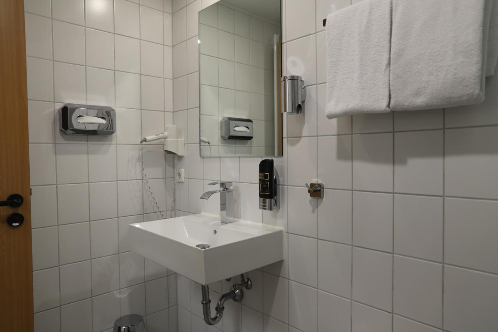 Hotel Am Suedtor Бакнанґ Екстер'єр фото